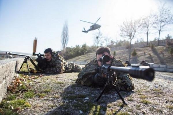 Gnll olarak keskin nianc olmak isteyen jandarma uzman avu ve astsubaylar, spor ve at kabiliyetlerine gre yaplan deerlendirmenin sonunda JAK'ta kurs almaya hak kazanyor.
