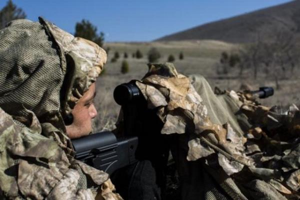 Buralardaki eitimde rehinelerin kurtarlmasna ynelik bilgisayar destekli atlar da yer alyor.