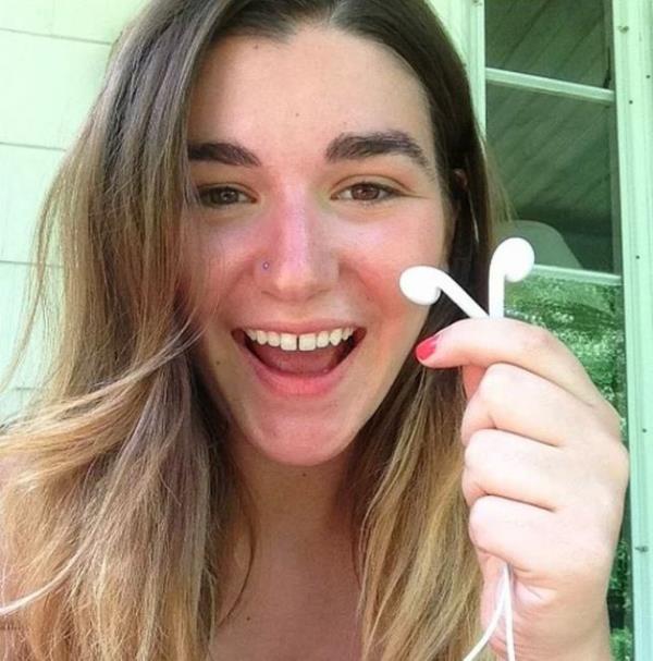 Kulaklnz kullanarak fotoraf ekebilirsiniz! Kulaklnzn stndeki Volume + tuuna basarak kamera modundayken fotoraf ekebilirsiniz! Artk selfielerinizde kolunuzun gzkmesine gerek yok