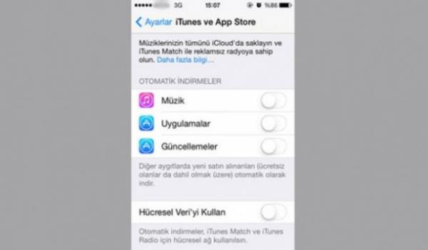 4)Otomatik gncellemeleri kapatn Otomatik gncellemeler IOS7'nin kolaylklarndan biri fakat ayn zamanda bataryay olduka zorlayan ve telefonu da yavalatan bir zellik. Bunu kapatmanz, telefonun daha hzl almasn salayacaktr. Ayarlar'dan iTunes ve Appstore'u seip bu zellii kapatabilirsiniz.