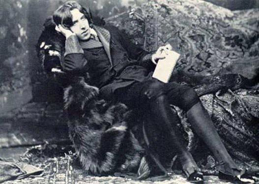Nankr insan, her eyin fiyatn bilen fakat hibir eyin deerini bilmeyen kimsedir. <b>(Oscar Wilde)</b>