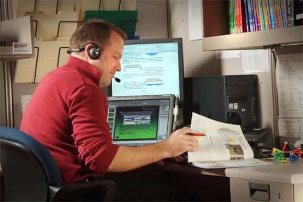 EVDE DERS VEREBLRSNZ    Yllardr tm dnyada online ders veren sistemler youn olarak kullanlyor. lkemizde de son yllarda bu alanda zellikle online ngilizce, web tasarm, programclk gibi konularda ders veren siteler ortaya kmaya balad. Siz de uzman olduunuz bu konularda kiilere ders verebilirsiniz. Ya da evde ders konularn ieren dvd, vcd hazrlayp satn yapabilirsiniz