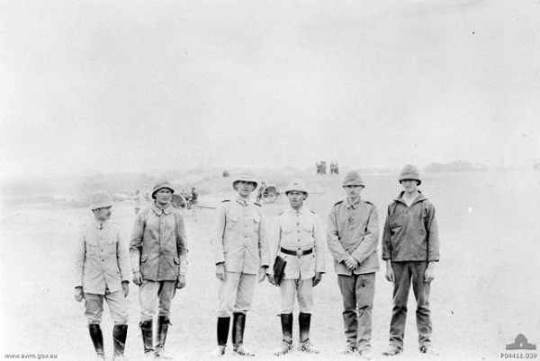 Trk ve Alman topu subaylar bir tatbikat esnasnda..