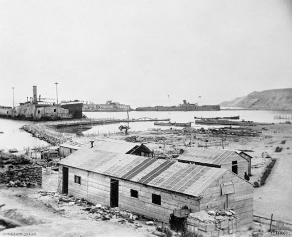 Anzak koyunda ina edilen ve terkedilen bir itilaf kuvvetleri barna