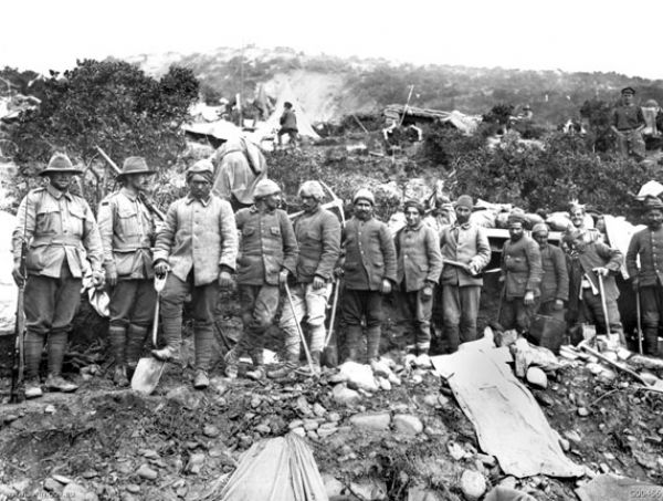 Bu basklar, Akdeniz'de ngiliz donanmas nnden ekilen Goeben ve Breslau sava gemilerinin stanbul'a gelmesiyle bir oldu bittiye getirilmiti. Daha sonra Osmanl Donanmas'na bal bir grup gemiyle Karadeniz'e alan bu gemiler 27 Ekim 1914 tarihinde Rus limanlarn bombalaynca Rusya, Osmanl mparatorluu'na sava ilan etmitir.