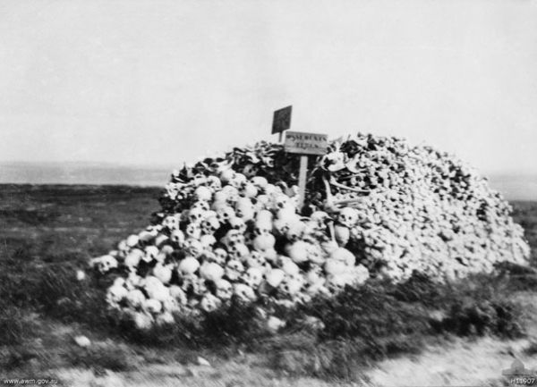 Plan, eitli evrelerden geerek uygulamaya kondu ve Birleik Krallk ve Fransa gemilerinden oluan bir donanmann Boaz'a geni apl ilk saldrlar 1915 ubat aynda balatld. En gl saldr ise 18 Mart 1915 gn uygulamaya konuldu. Ancak Birleik Donanma ar kayplara urad ve deniz harekatndan vaz geilmek zorunda kalnd.