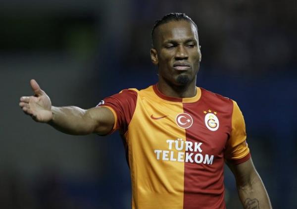 Btn hereyin tesinde Drogba bizim ona verdiimiz deerin yarsn bize vermiyor ya da saat kramponlar asma saatidir!