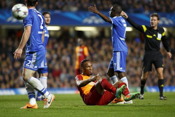 Drogba'nin kardesi falan mi oynuyo bu nasil oyundur