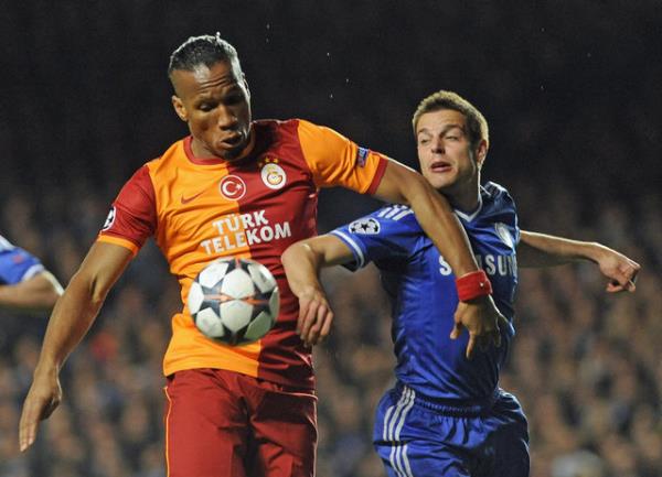 Mourinho ma ncesi seneye Drogba bizde dedi. Drogba btn toplar ldryor. Bence ikenin kral bu ite. Yazk Galatasaray'a ...