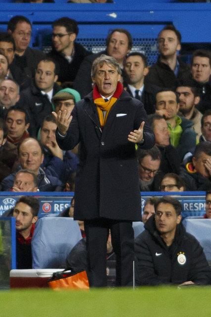 Sahada 12 kiiye kar savayoruz Drogba ve Chelsea ye kars GALATASARAY