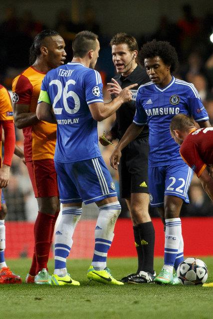 DROGBA HER ZAMAN EN IYILERDEN . AMA KESKE BU MACTA FARKLI OYNAMALIYDI .