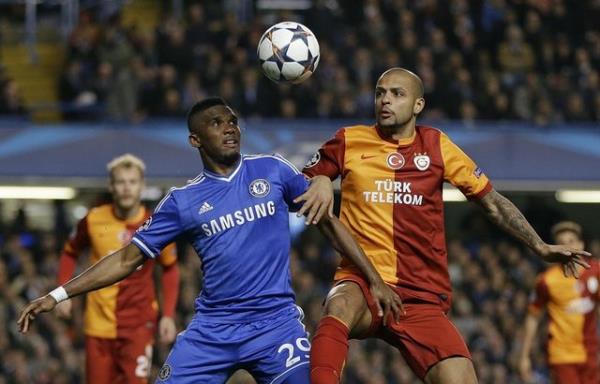 Hazr heryeri drogba bayraklaryla sslemiken gmn sahayada cenazesini yapn lm alayan yok