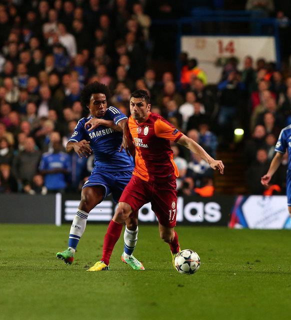 Drogba'ya her top geldiinde "Ayipsiniz olumm 8 sene oynamiim sizde yanli yapar miyim bee" bakii var .