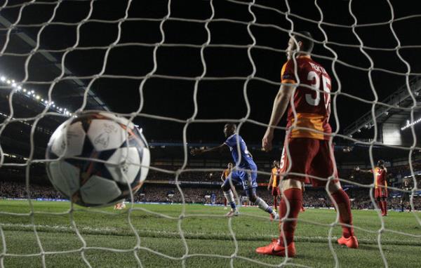 Drogba'nn az nce kulland serbest vurutan sonra TV'yi kapatmak isteyenler FAV, krmak isteyenler RT...