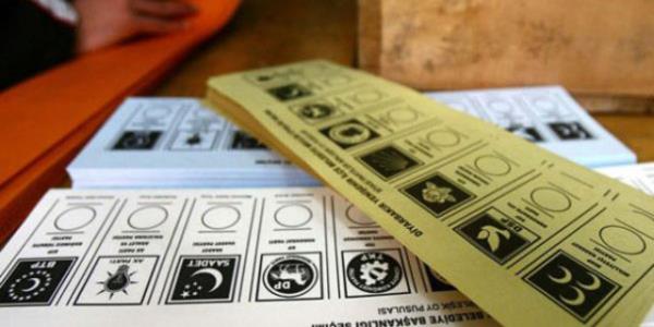 9) zeri 'EVET' mhr dnda veya 'EVET' mhr yerine herhangi bir zel iaret, herhangi bir isim, imza kaesi, mhr veya parmak izi baslm olan,