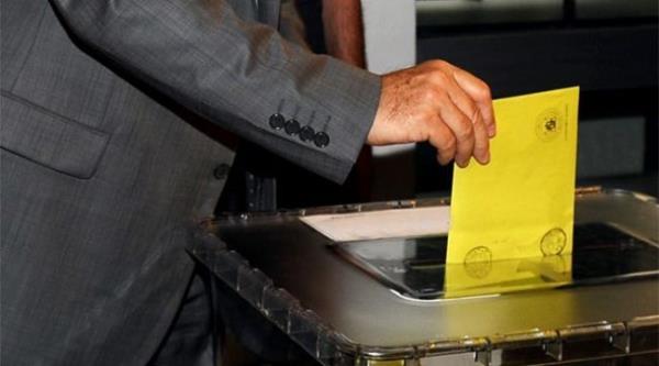 Bugn sanda gidilse, AK Parti 2009'daki yerel seimler ile 2011'deki genel seimin ortalamas kadar oy alacak. AK Parti, 2009'daki yerel seimde yzde 38.4 oy almt. Ona gre oylarn nemli oranda artryor. 2011'deki genel seimde ise yzde 49.9 ald. Bugn itibaryla 43-45 aralnda grnyor.