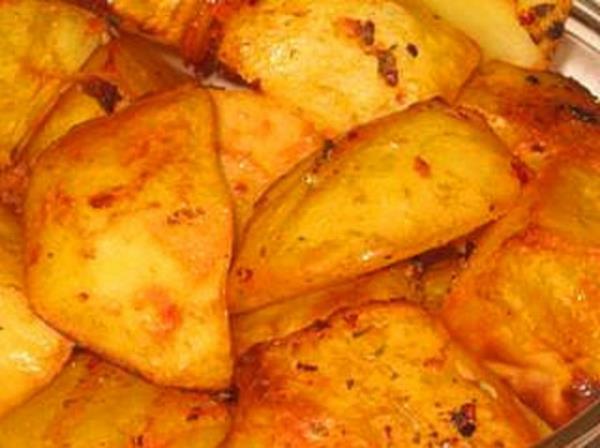 Frnda patates yapmadan nce, 10-15 dakika halayn ve atal ile delin. Daha kolay pitiini greceksiniz.
