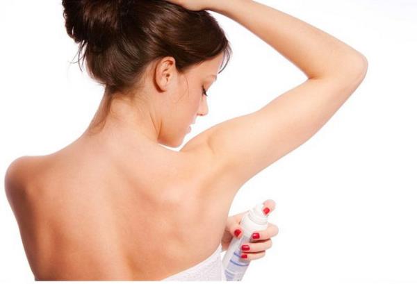 Deodorantnz sabah yerine geceden skarsanz, gn iinde daha az terlersiniz.