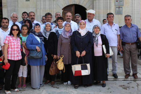 Salk Bakan Mehmet Mezzinolu, Uluslararas Balkan niversitesinin mezuniyet trenine katlmak zere Makedonya'nn bakenti skp'e geldi. Mezzinolu, mezuniyet treni ncesinde, tarihi Trk ars'n gezdi, lkeyi ziyaret eden Trk turistlerle fotoraf ektirdi.