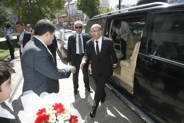 Maliye Bakan Mehmet imek, Malatya Valisi Vasip ahin'i ziyaret etti.