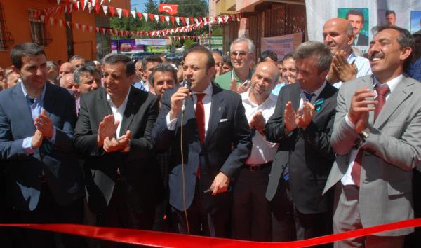 AB Bakan ve Bamzakereci Egemen Ba, Sultanbeyli'de Sinop Boyabat Gndzller Dernei'nin aln yapt.