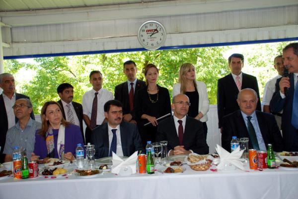 Maliye Bakan Mehmet imek, Malatya'da, "Yeilyurt Kiraz Kltr ve Spor enlii"nin al trenine katld.