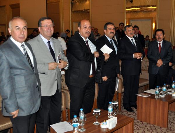 Orman ve Su leri Bakan Veysel Erolu (sag 2), Afyonkarahisar'da dzenlenen "Saytay'n Kamu Zarar ve Sorumluluk altay"na katld.