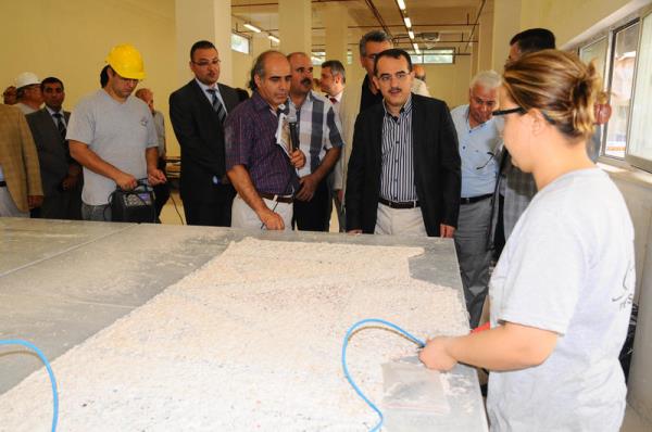 Adalet Bakan Sadullah Ergin, Antakya ilesinde inaat ve restorasyon almalar devam eden yatrmlarda incelemelerde bulunarak, almalarla ilgili yetkililerden bilgi ald.Mze inatnda da incelemelerde bulunan Ergin, buradaki 2011 ylnn haziran aynda balayan almalarn bu yl 29 Ekim Cumhuriyet Bayram'nda tamamlanmasnn planlandn kaydetti.