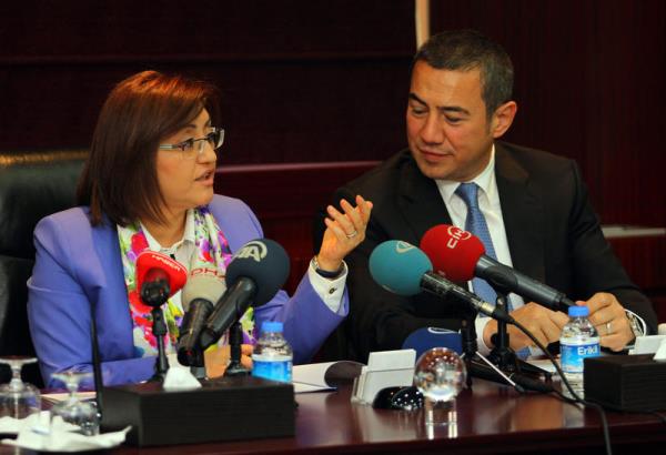 Aile ve Sosyal Politikalar Bakan Fatma ahin, Gaziantep Ticaret Odas (GTO) Bakan Eyp Bartk' (sada) ziyaret ederek, yeni ynetim kuruluna baar diledi.