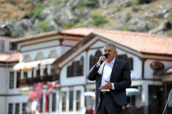 Ulatrma, Denizcilik ve Haberleme Bakan Binali Yldrm, Amasya'da Telekom tarafndan kurulan ar merkezinin al treninde konutu.