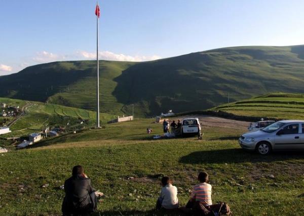Ardahan'n Damal ilesi Karada srtlarnda beliren ve doal mucize olarak nitelendirilen Atatrk silueti ilgi oda olmaya devam ediyor