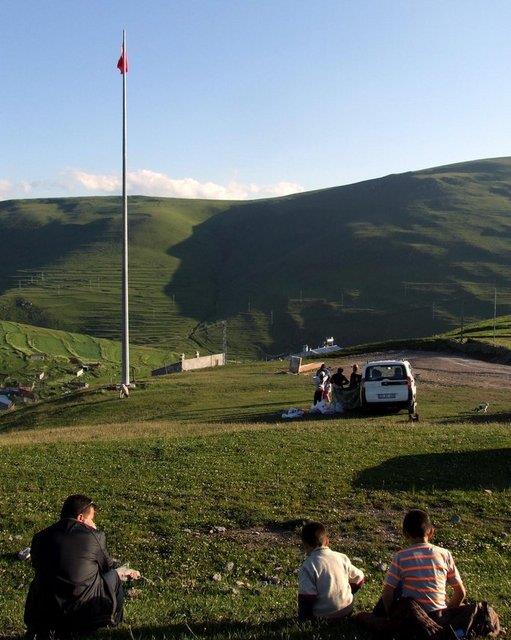 Ardahan'n Damal ilesi Karada srtlarnda beliren ve doal mucize olarak nitelendirilen Atatrk silueti ilgi oda olmaya devam ediyor