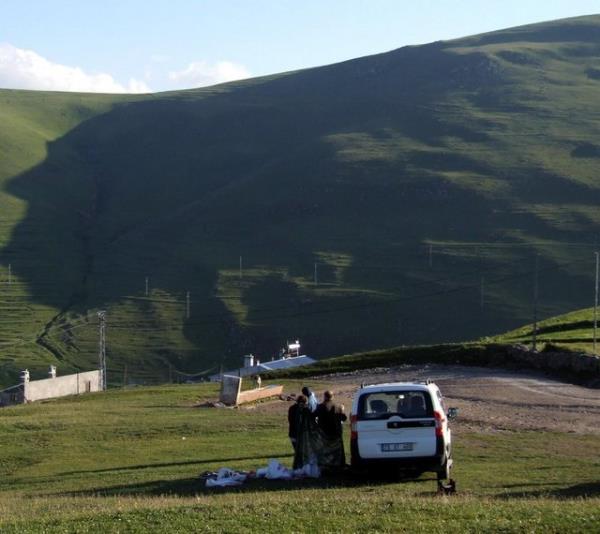 Ardahan'n Damal ilesi Karada srtlarnda beliren ve doal mucize olarak nitelendirilen Atatrk silueti ilgi oda olmaya devam ediyor
