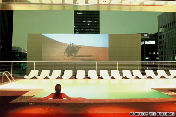 Standard Oteli'nin ats - Los Angeles, California.