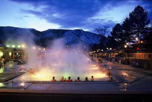 <p>Glenwood Hot Springs, Colorado </p>  Bu havuz vcuda faydal tam 15 mineral ieriyor.