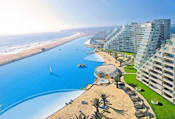 <p>San Alfonso del Mar, ili </p>  Bir kilometreden fazla uzunluuyla bu havuz u an dnyann en byk havuzu.