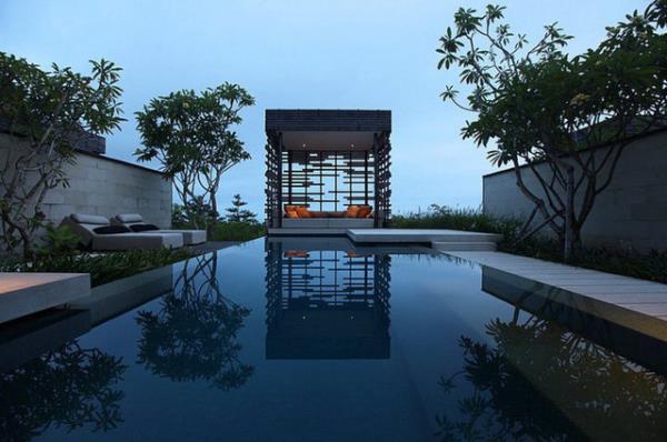 <p>Alila Villas, Bali </p>  Bu oteldeki havuzun zellii hem grsellii hem de Hint Okyanusu'nu izleyebilme ansnz.