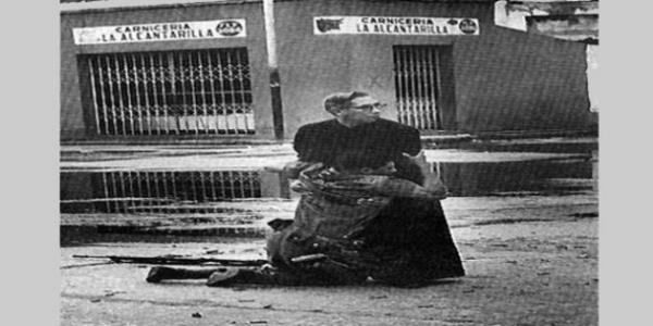 <p><b>1962 Hctor Rondn</b></p>  Lovera Venezuella Sniper tarafndan vurulan bir asker son anlarnda papaza tutunuyor.