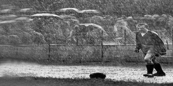 <p><b>1958 Stanislav Tereba ekoslovakya</b></p>  Sparta Prag ve Bratislava arasndaki ampiyonluk mandan bir kare. Fotoraf bu kareyi ektiinde henz 20'sindeydi.