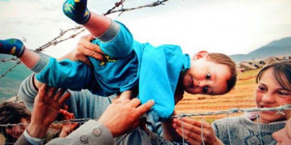 <p><b>Kosova Mltecileri (1999)</b></p>  Carol Guzy, Kosova Mltecilerini gsteren bu fotoraf ile Amerikan Pulitzer dln kazanan ilk kadn fotoraf oldu.