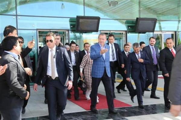 Erdoan, seim otobsyle Hatay'da 75&#8217;inci Bulvar&#8217;daki tfaiye Meydan&#8217;nda dzenlenen mitingde konutu.