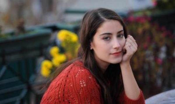 Hazal Kaya - 23