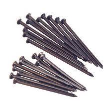 Duvarnza ivi akacanz zaman iaretlediiniz yerin zerine apraz bant yaptrn. iviyi yle akn. Bylece duvarn alsn atlatmam olacaksnz.