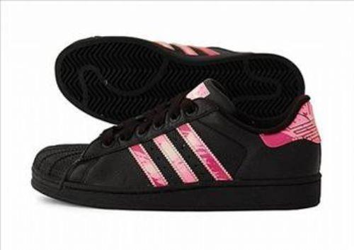 Kt kokan spor ayakkablarnzn ierisine biraz bikarbonat koyun ve bir gece bekletin. Sabahleyin silkeleyin. Kt kokulardan eser kalmayacaktr.