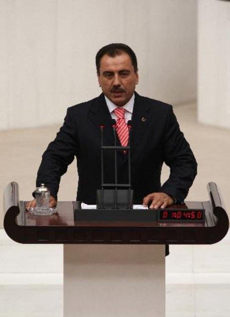 Sivas?tan Bamsz Milletvekili seilen BBP Eski Genel Bakan Muhsin Yazcolu yemin etti. (04.08.2007)