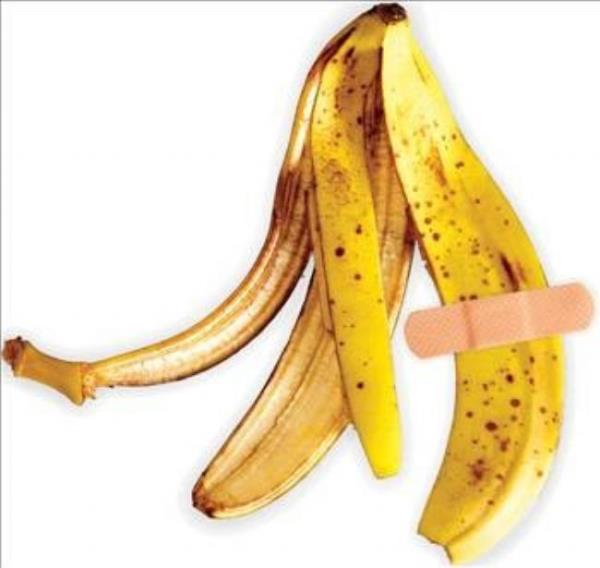 <p>Parmanza kymk batarsa? </p>  O zarar grm blgenin zerine iyice olgunlam bir muzun birka dilimini koyun ve bir bandajla kapatn.Muzun iindeki enzimler ciltteki yabanc maddenin kmasn kolaylatracaktr.