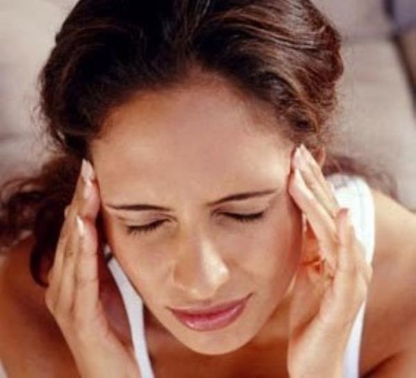 <p>Kendinizi endieli hissediyorsanz ve kalbiniz normalden hzl arpyorsa</p>   Sa diplerinden balayarak akaklarnza nazike masaj yapn. Yavaa nefes alp verin, hzla rahatladnz hissedeceksiniz. Eer bu ie yaramyorsa baz meditasyon tekniklerine bavurabilirsiniz. rnein be dakika sreyle gzlerinizi kapatn ve bir ormann ortasnda olduunuzu hayal edin. Ormandaki sesleri duymaya aln.