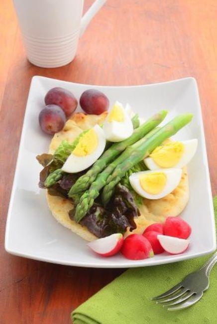 Piirirken dikkat edilmesi gereken nokta; yumurtaya ekstra tereya, sucuk, salam veya sosis gibi yksek yal yiyeceklerle birletirerek omlet olarak yapmayn.