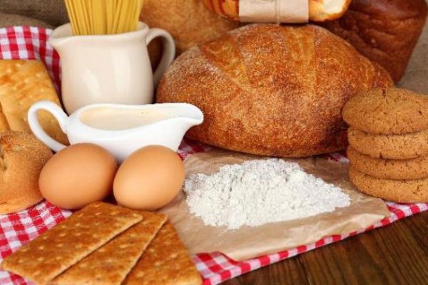 Yumurtann sars kolesterol asndan da zengindir. Ancak kolestroln de vcutta bata hcre yap ta olmas ayn zamanda bir ok hormonun da nc maddesi olmas nedeni ile de vcut iin nemli bir madde olduu unutulmamaldr.