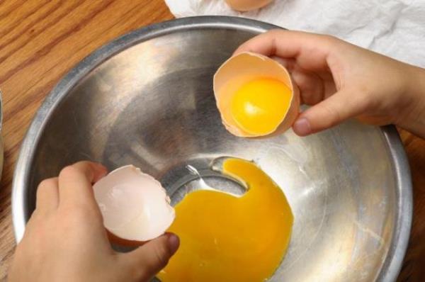 Yumurtann protein ykseklii nedeni ile tok tutmasnn yansra midedeki alk hormonu olan Ghrelin'i de azaltarak tok tuttuu dnlyor.